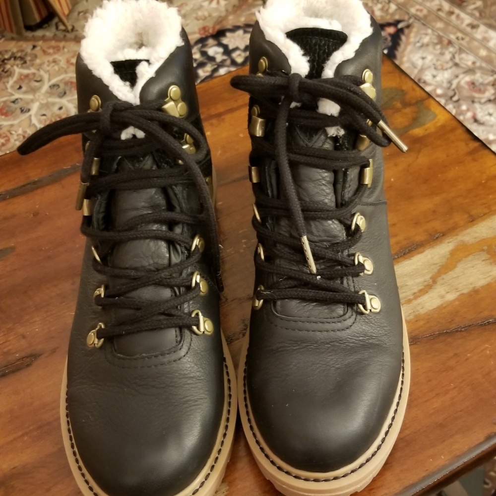 Tom's black leather waterproof Summit Boot